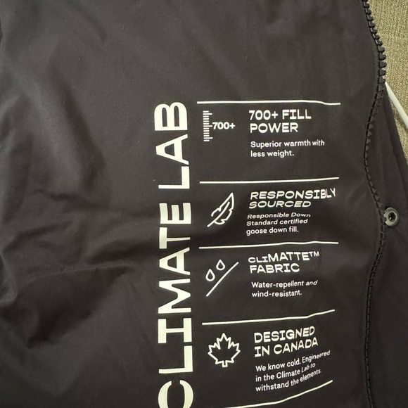 Aritzia- The Supersize Puff Vest- Black - Picture 4 of 6